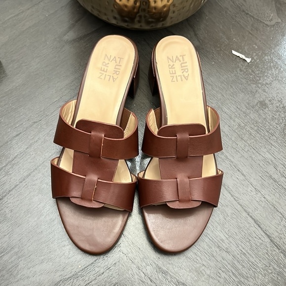 NATURALIZER JOEY LEATHER BLOCK HEEL SLIDE SANDALS - Picture 5 of 11